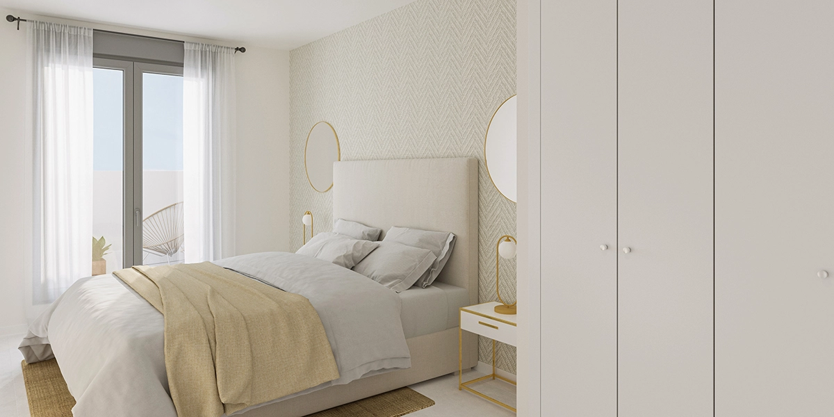 Det fredfyldte soveværelse giver et roligt tilflugtssted med rigeligt naturligt lys.