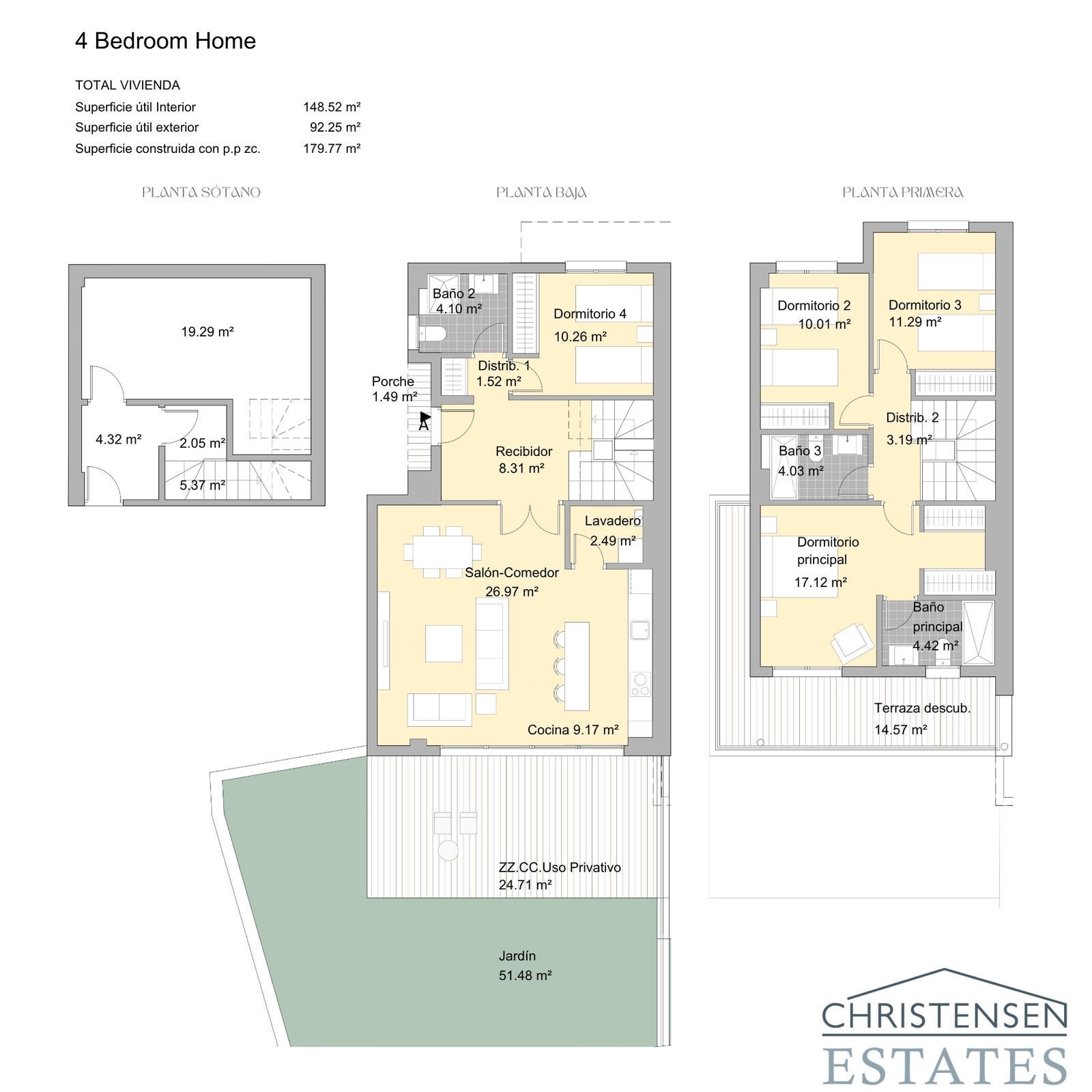 Boligen med fire soveværelser tilbyder maksimal komfort og plads, fordelt over to etager med flere terrasser og en privat have.
