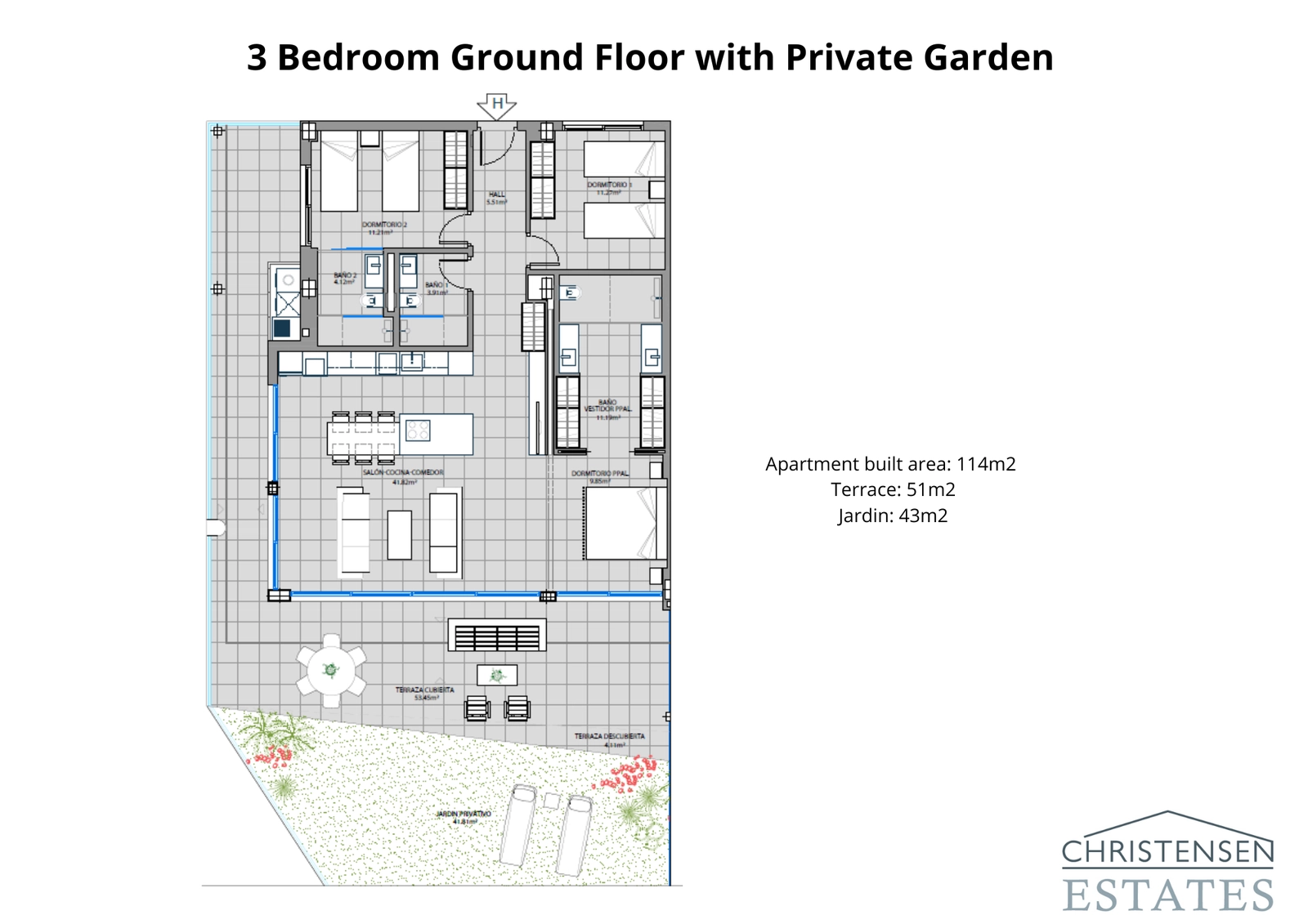 Rummelig treværelses stueetageindretning, der flyder sømløst ud på en generøs terrasse og privat have, perfekt til udeliv.
