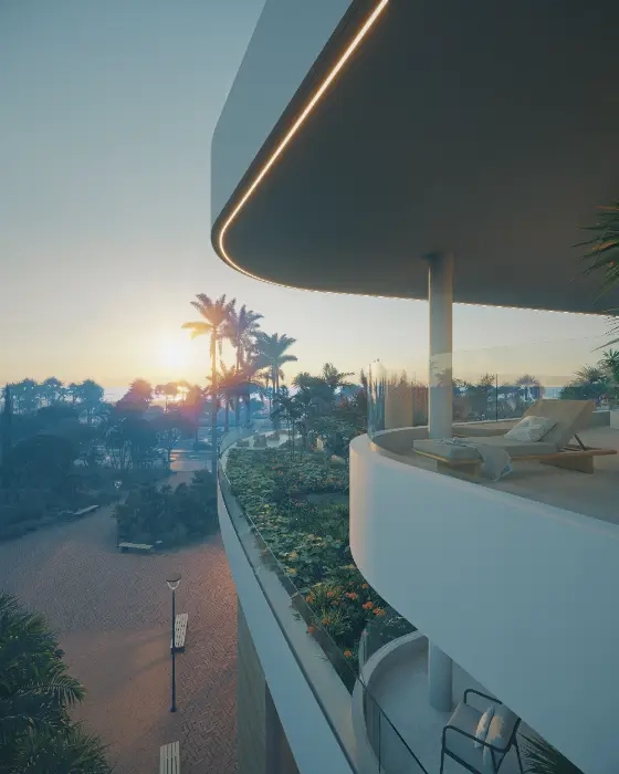 Vågn op til en betagende solopgang over havet fra din private altan.