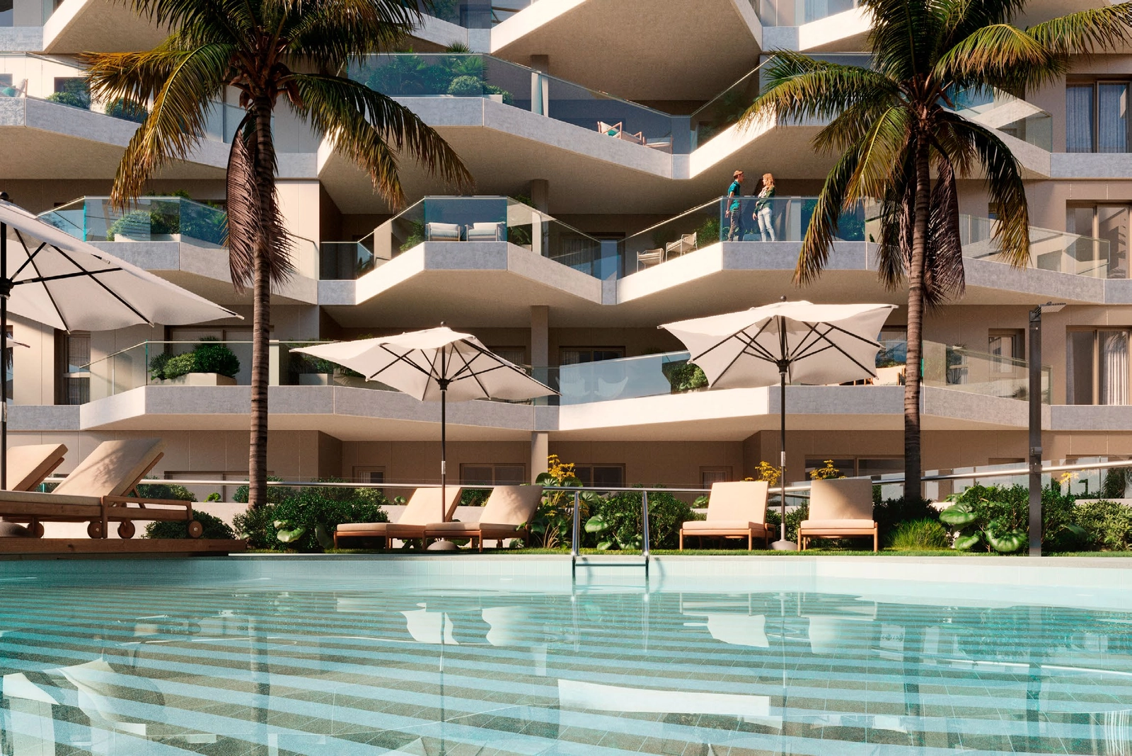 Det primære udendørs swimmingpoolområde er et indbydende sted at slappe af, svømme og socialisere under Middelhavssolen.