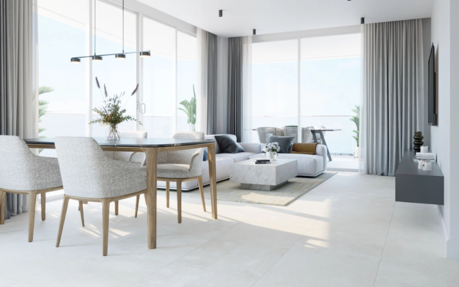 En rummelig og lys stue og spisestue, designet for komfort og elegance.