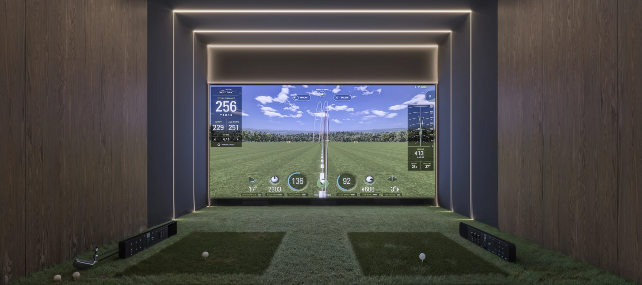 Perfektioner dit sving året rundt i den eksklusive golfsimulator, en unik facilitet for beboere.
