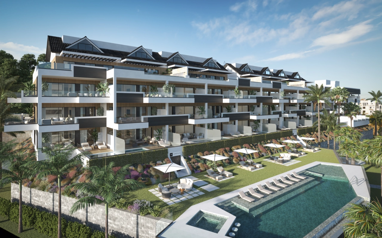 Slap af ved den smukke fælles swimmingpool, omgivet af frodige, anlagte haver.