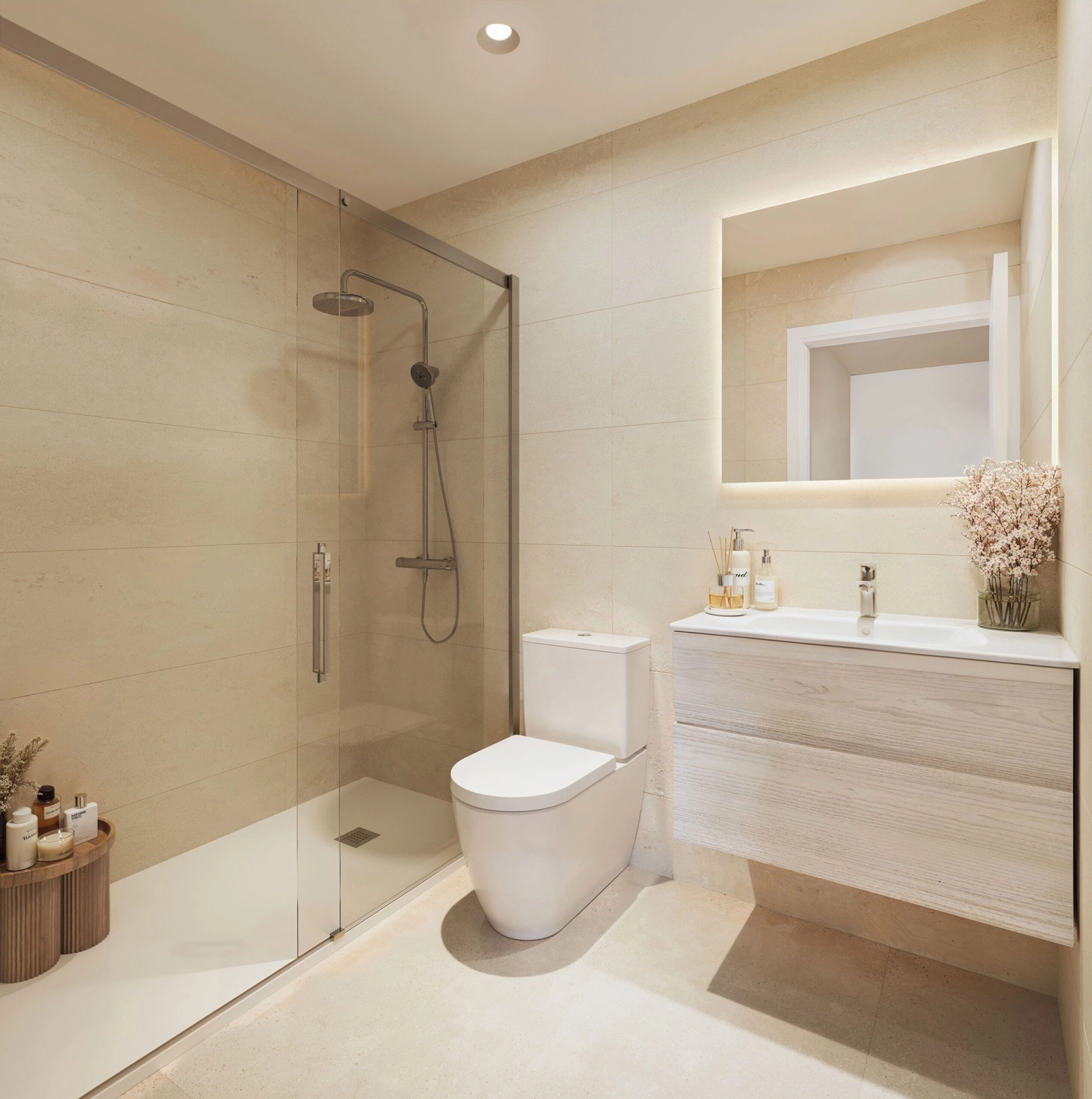 Et stilfuldt badeværelse med walk-in bruser og moderne design detaljer.