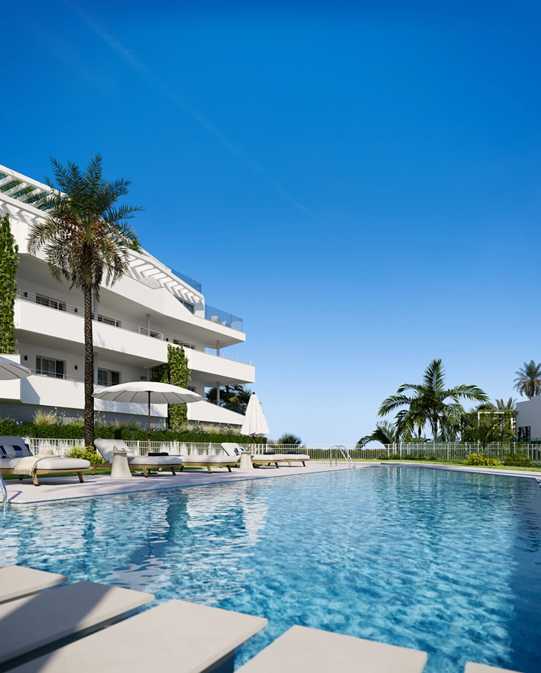 Beboernes poolområde tilbyder et fredfyldt tilflugtssted med fantastisk middelhavsudsigt.