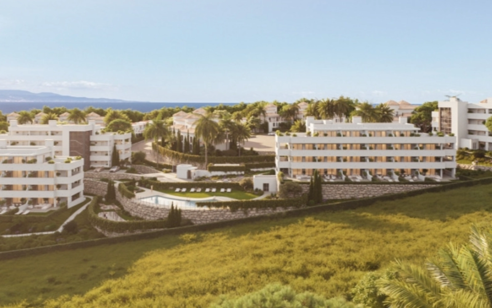 Den moderne arkitektur smelter perfekt sammen med det naturlige landskab og Middelhavet.