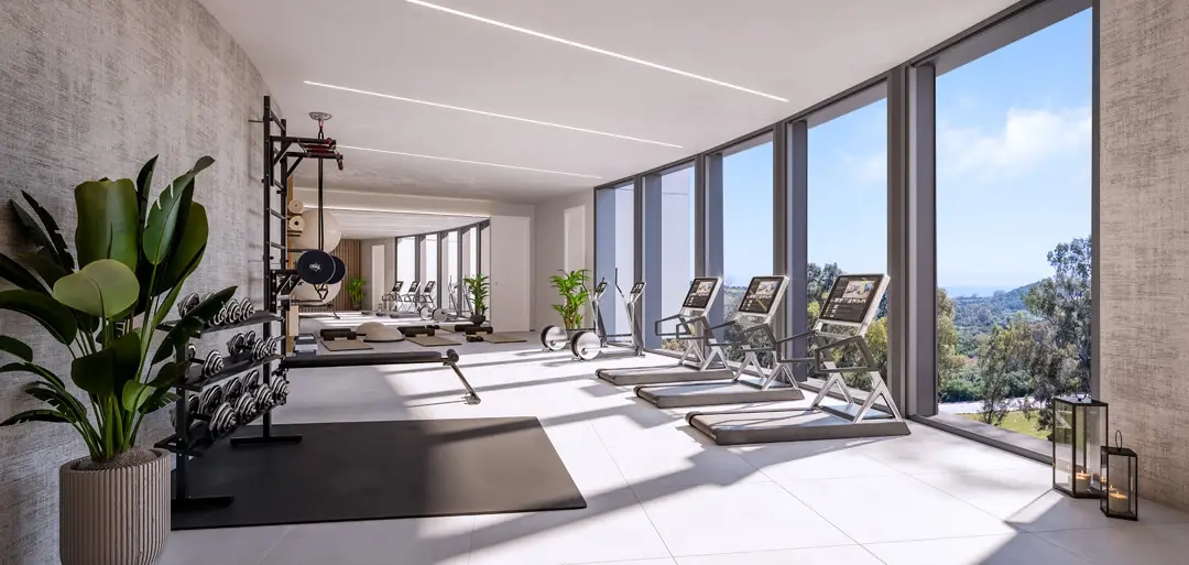 Hold dig aktiv i det fuldt udstyrede fitnessrum med udsigt over den omkringliggende natur.