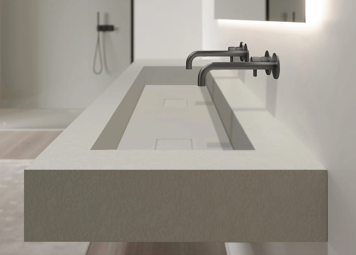 Hovedbadeværelset har et moderne dobbeltskab og finish af høj kvalitet.