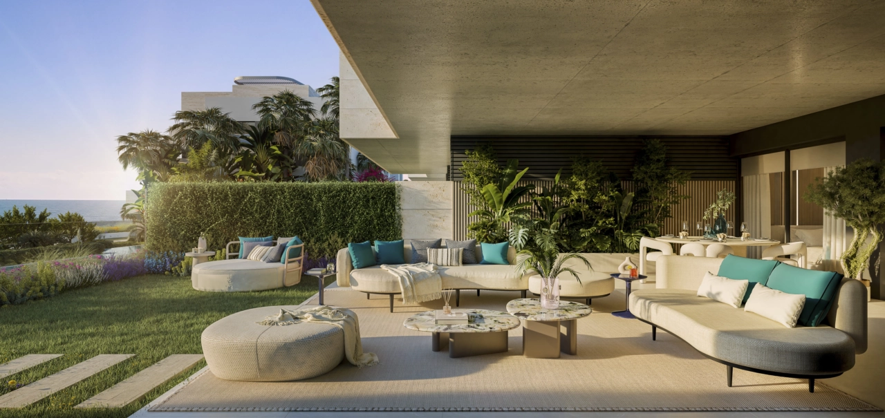 Boliger i stueetagen har generøse terrasser og private haver, ideelt til udendørsliv.