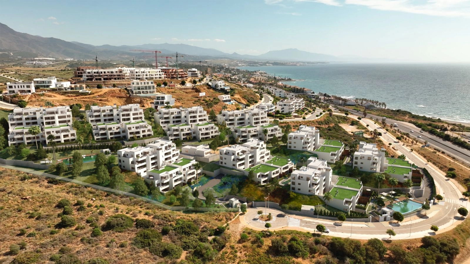 Oplev en privilegeret beliggenhed mellem bjergene og havet, der tilbyder en enestående livsstil på Costa del Sol.