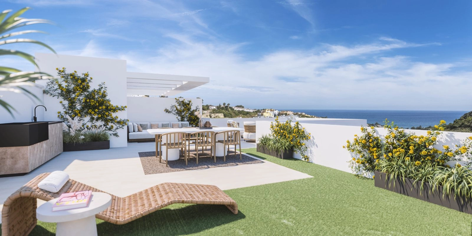 Rummelige tagterrasser er designet til at nyde solen og den storslåede havudsigt over Costa del Sol.