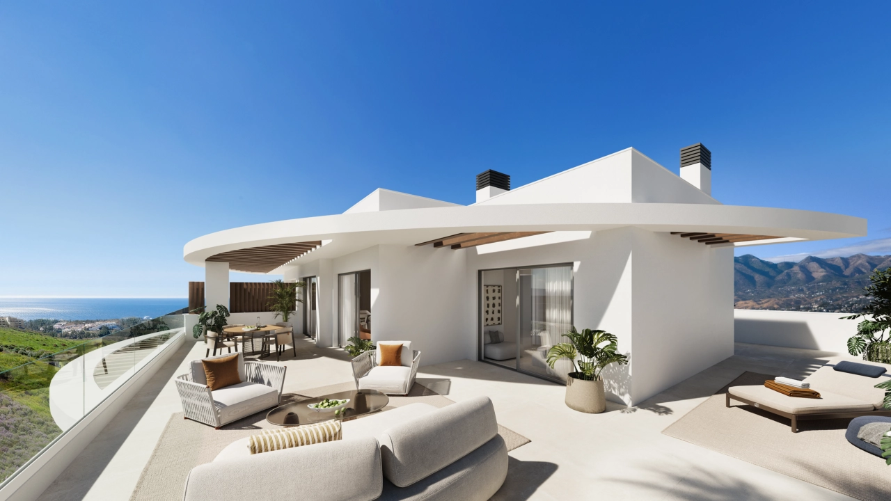 Forestil dig at slappe af på din store private terrasse med en utrolig udsigt over Middelhavet.