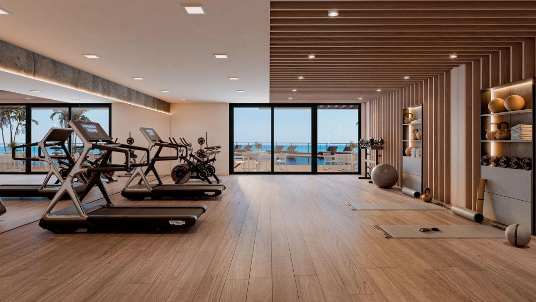 Det topmoderne fitnesscenter med enestående udsigt, der gør din træning til en sand fornøjelse.