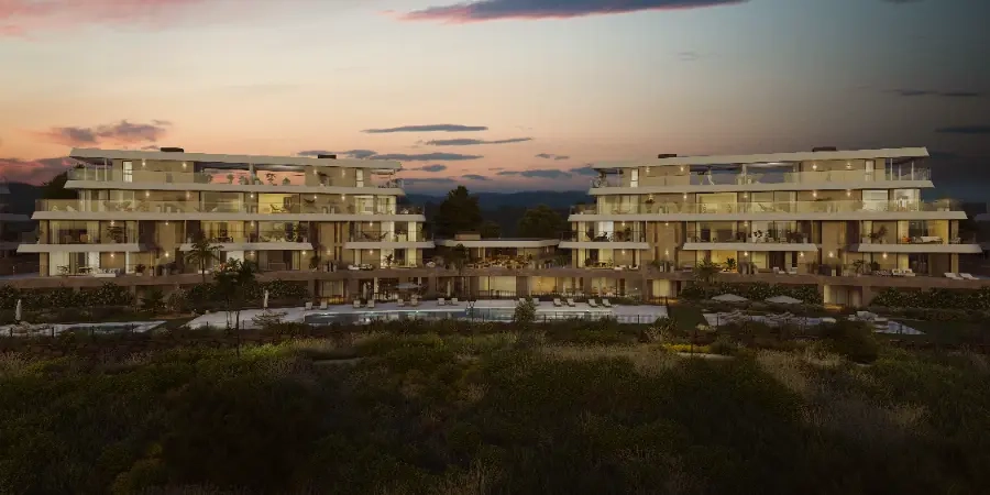 Udviklingen præsenterer en fantastisk silhuet mod aftenhimlen på Costa del Sol.